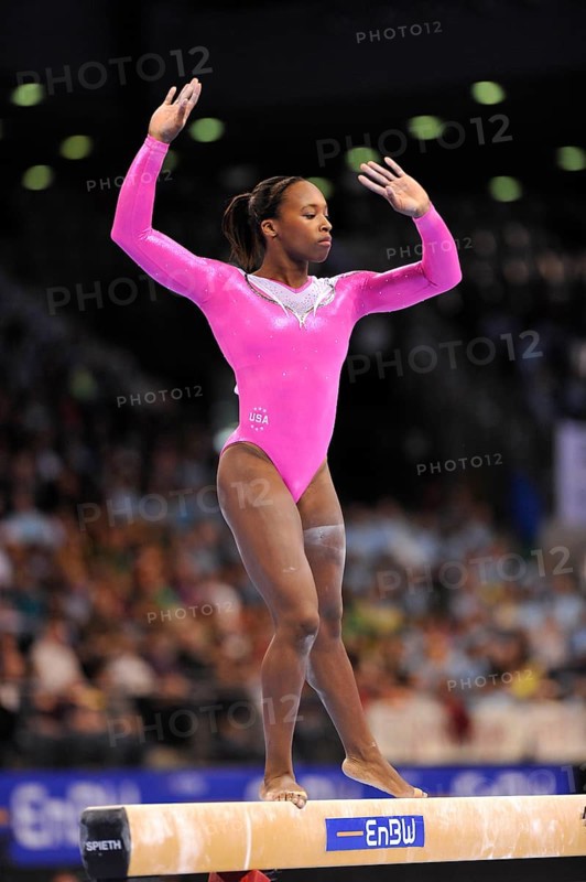 Gymnastics World Cup winner Elizabeth Prize