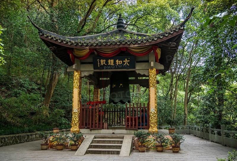 Temple 'Sound of the Bell of Liuhe'