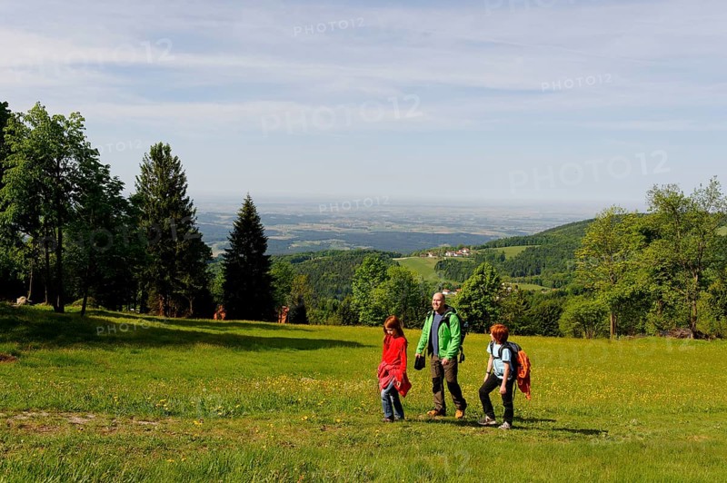 Hikers on the way to Brotjacklriegel mountain