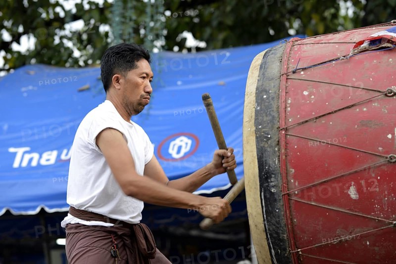 Man drumming outside the Wat Phra Si Rattana Mahathat Temple