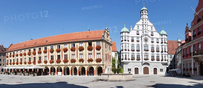 Town Hall with Steuerhaus and Grosszunft at the marketplace of Memmingen