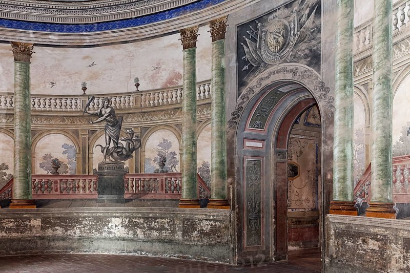 Wall with baroque frescoes