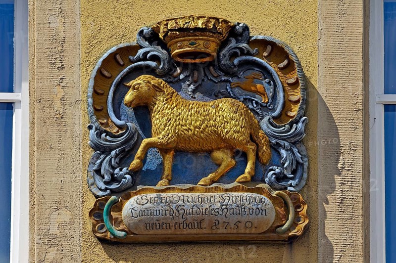 Golden lamb and crown