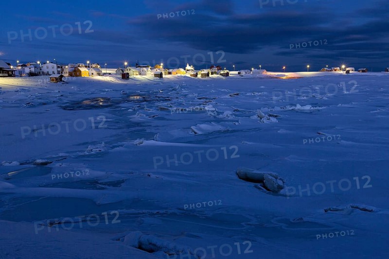 View of the village of Skallelv at dusk
