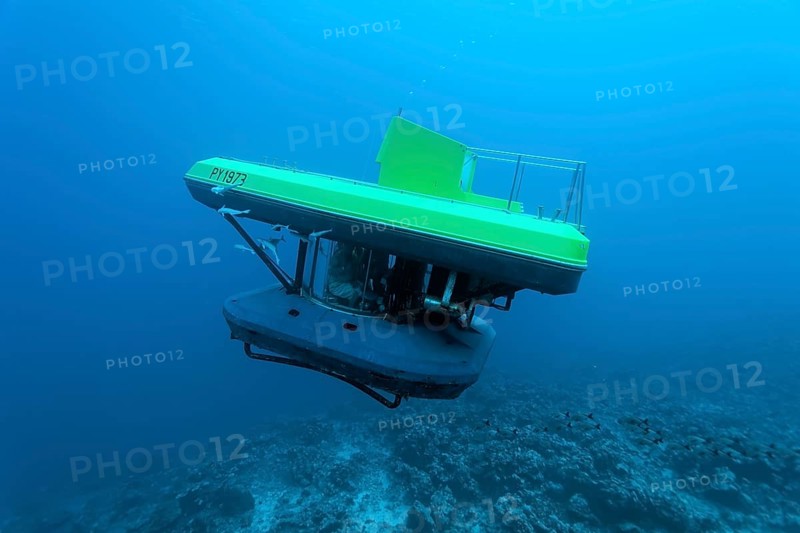 Submarine with tourists