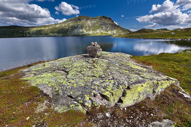 Heddersvatn Lake with the Heddersfjell plateau near Rjukan