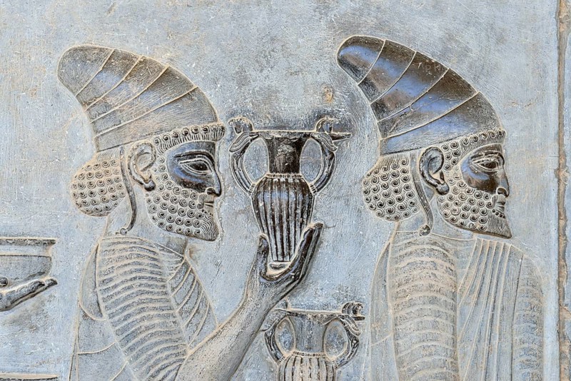 Delegation bas-relief