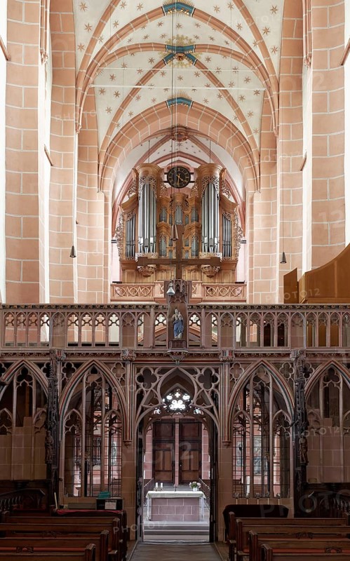 Gothic nave with choir screen