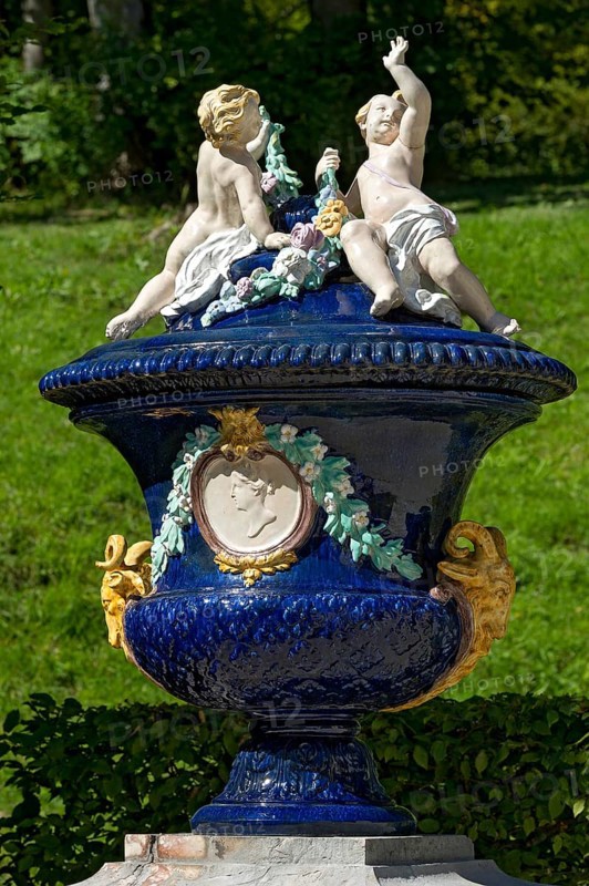 Ornamental vessel with putti made of glazed ceramic