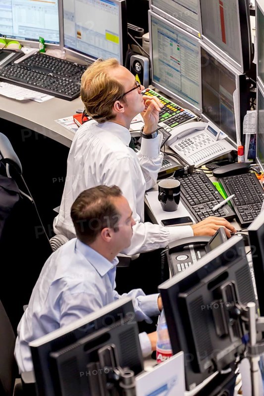Stockbrokers on the trading floor of the Frankfurt Stock Exchange