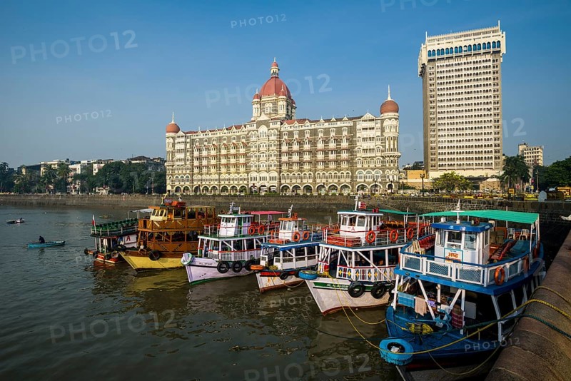 Ferryboats anchoring in the harbour in front of Taj Mahal Palace Hotel