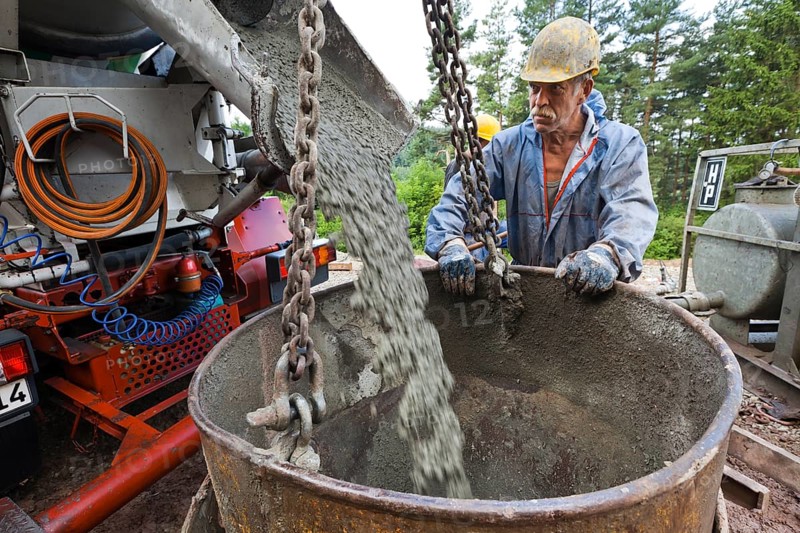 Worker preparing the pile foundation for the concrete piles for the power masts of a 380 kV high-voltage line
