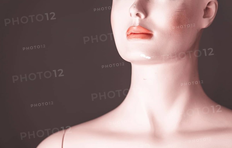 Slightly damaged female mannequin