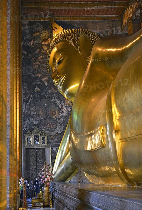 Statue of the Reclining Buddha