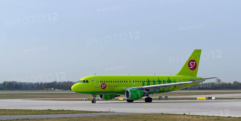 An Airbus A319-114 of the Russian S7 Airlines