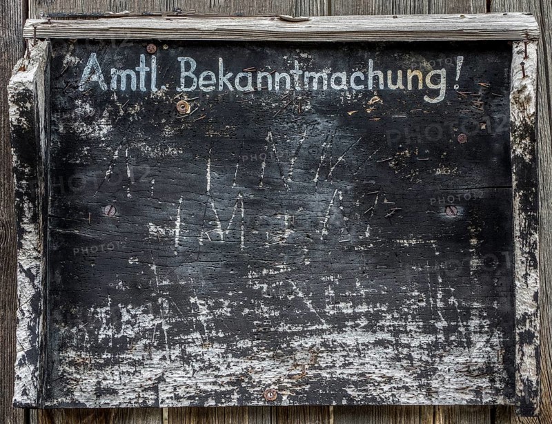 Old information board with the inscription 'Amtliche Bekanntmachung'