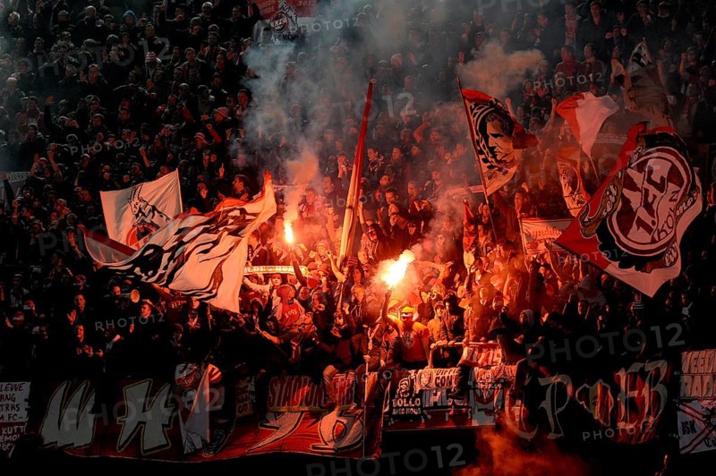 Cologne fans burning flares