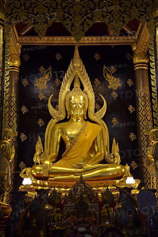 Phra Phuttha Chinnarat Buddha statue