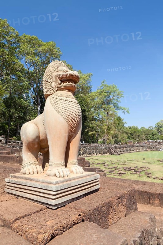 Guardian sculpture of a lion on the Terrace of the Elephants