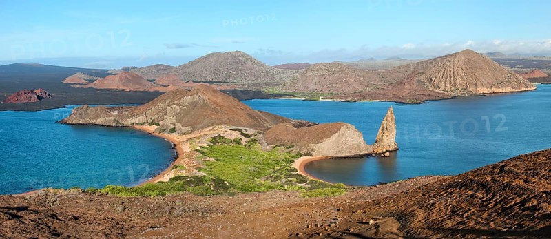 Isthmus of Bartolome Island withPinnacle Rock