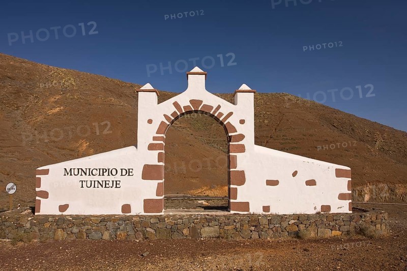 Typical border sign