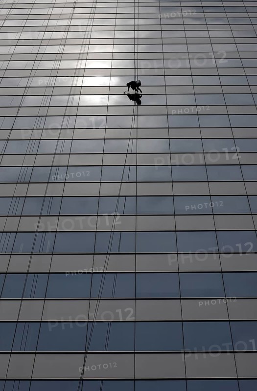 Window cleaner cleaning a window pane