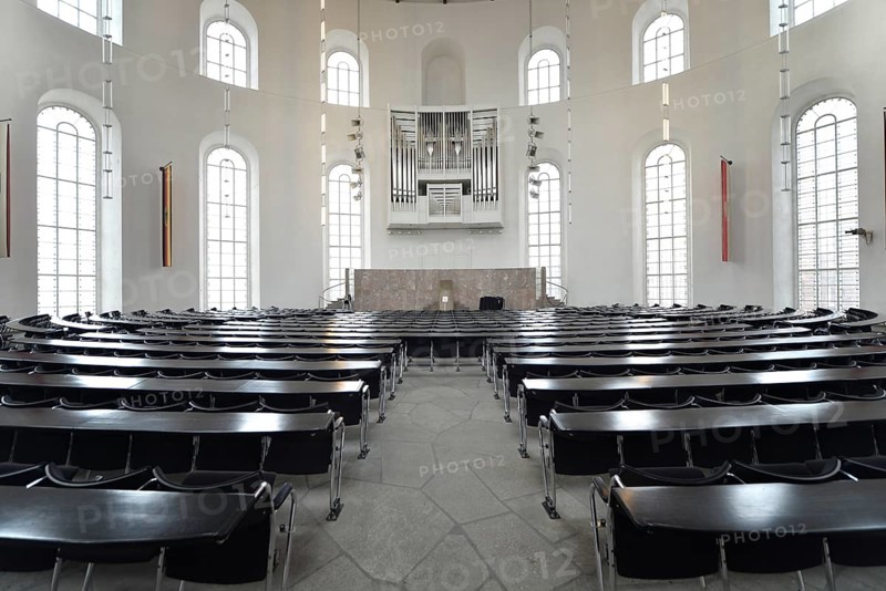 Plenary with the organ by Orgelbau Klais