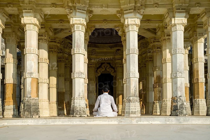 Jain pilgrim meditating