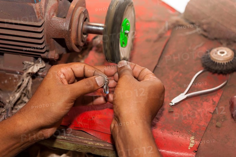 Jewellery production with semi-precious stones