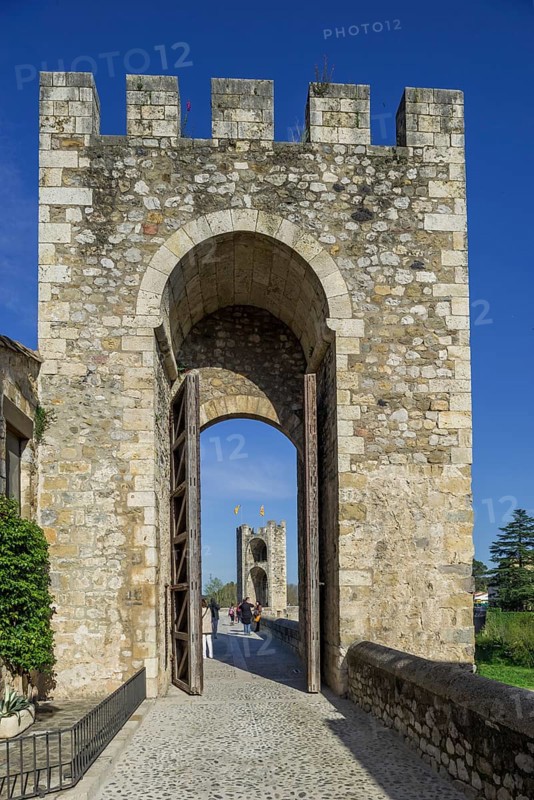 Pont de Besalu bridge