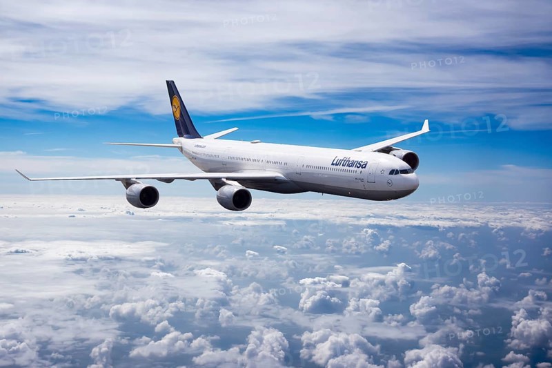 Lufthansa Airbus A340 in flight