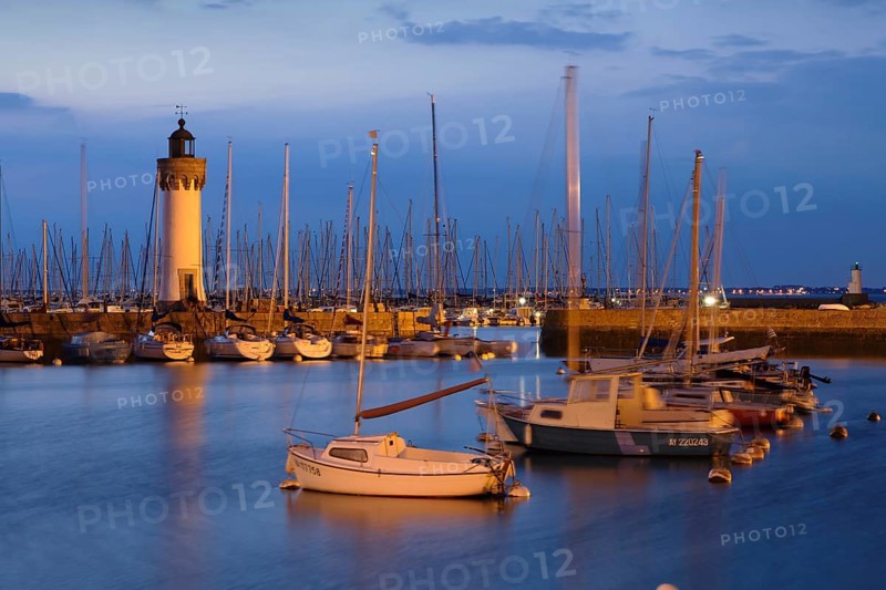 Lighthouse at the old fishing harbour of Port Haliguen