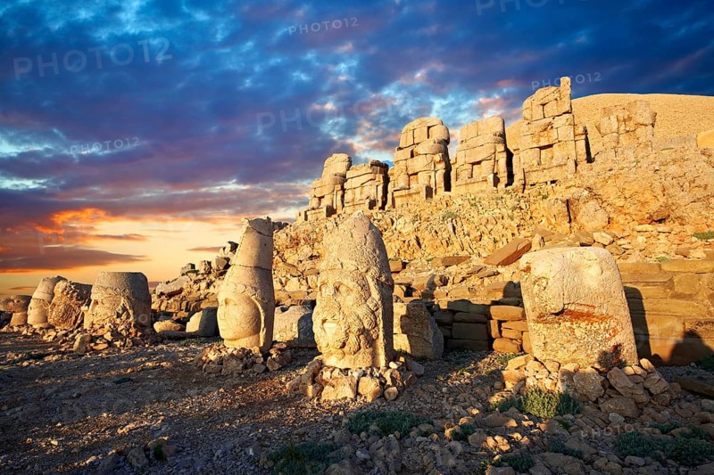 Statues around the tomb of Commagene King Antochus I on the top of Mount Nemrut