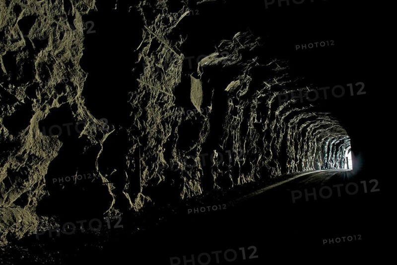 Single-track tunnel between Husar and Mikladalur