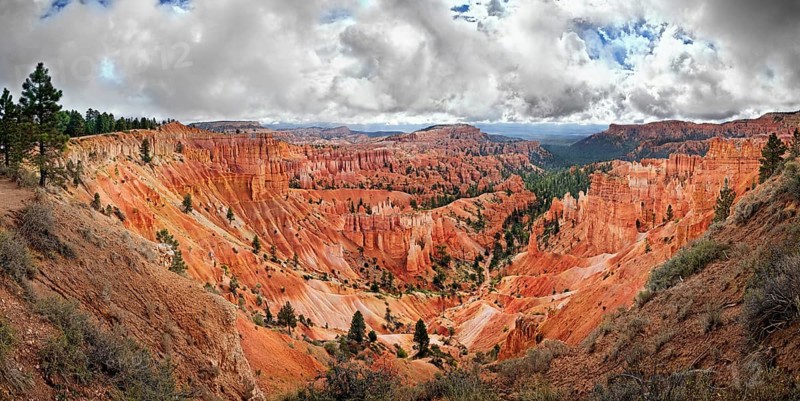 View from Rim Trail into the Queens Garden