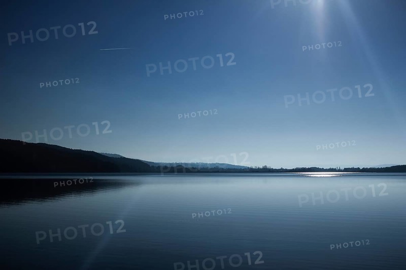 Blue sky and a sunny mood over the lake