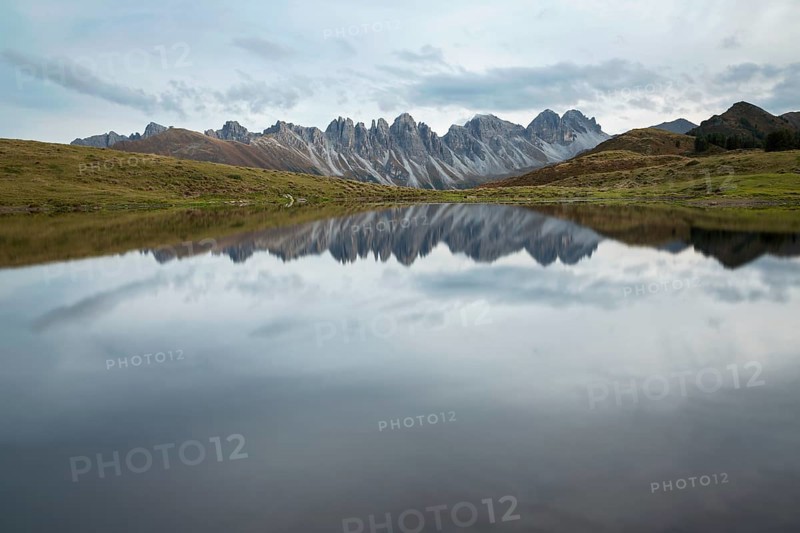 Kalkkoegel range from Salfeinssee Lake near Innsbruck