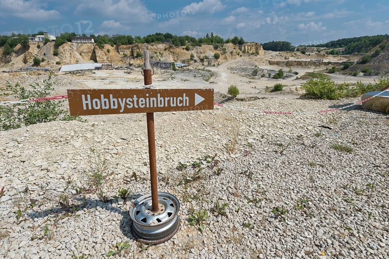 Sign to a 'Hobbysteinbruch'