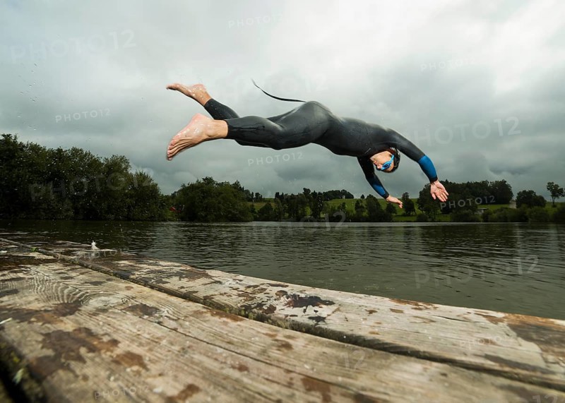 Triathlete diving into Aichstruter Reservoir