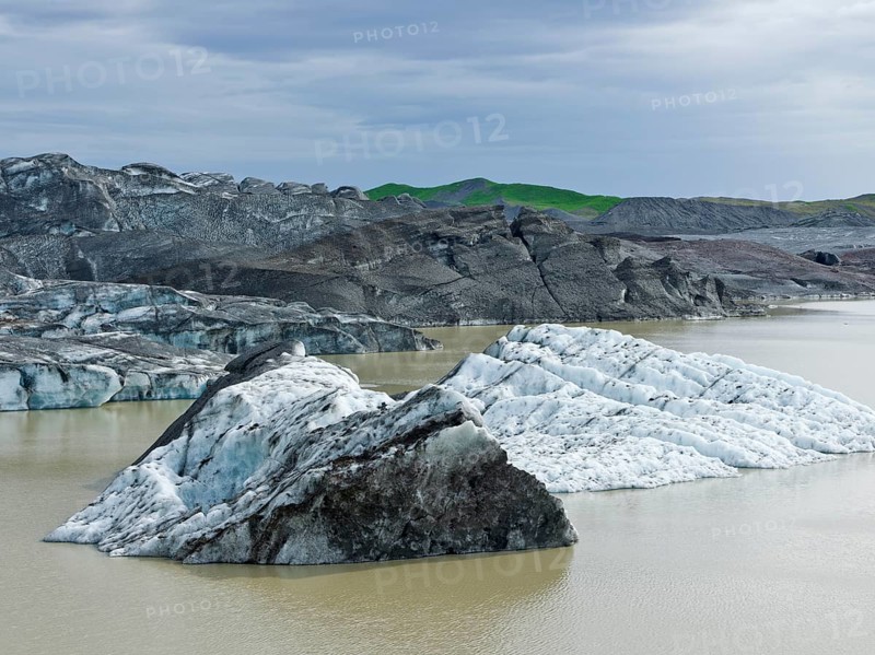 Glacial lake of Svinafellsjoekull glacier