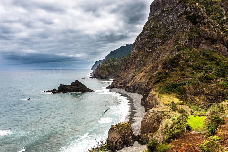 North coast with coastal cliffs near Boaventura