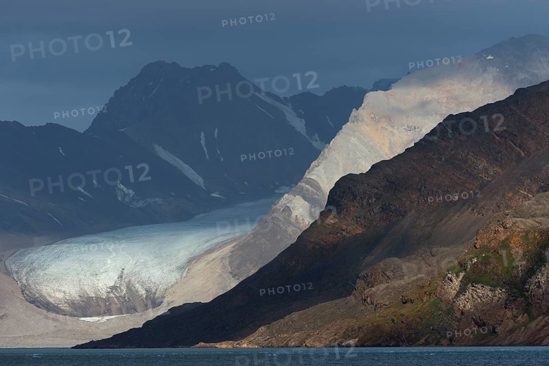 Kongsbreen Glaciersurrounded by mountains