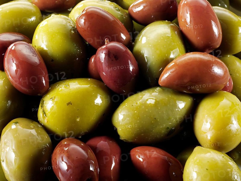 Mixed green and kalamata olives