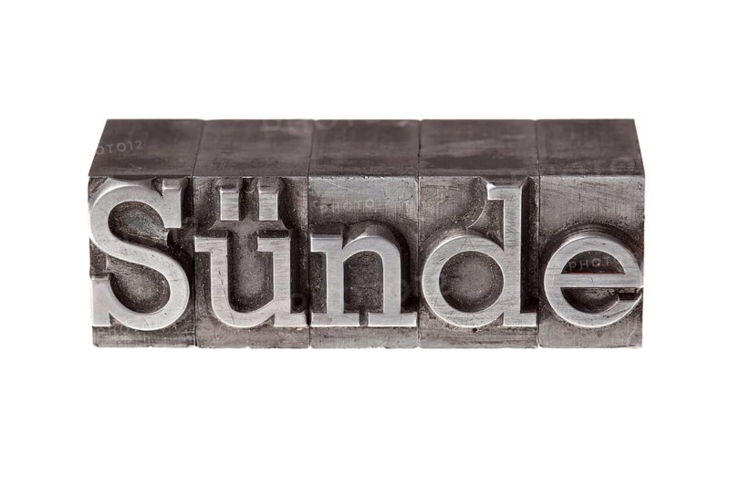 Old lead letters forming the word 'Suende'