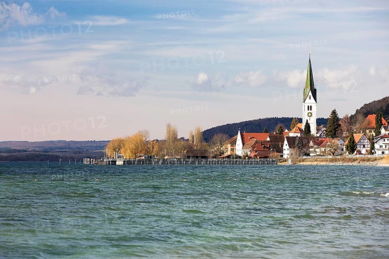 Stormy weather on a winter's day at Sipplingen on Lake Constance