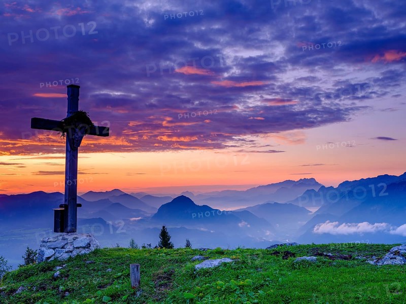 Ahornbuchsenkopf with summit cross