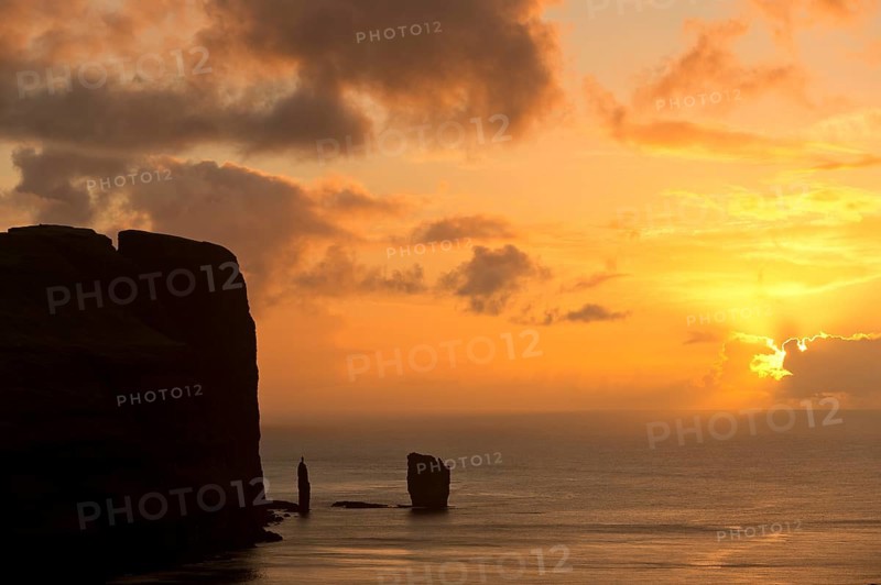 Kellingin and Risin sea stacks