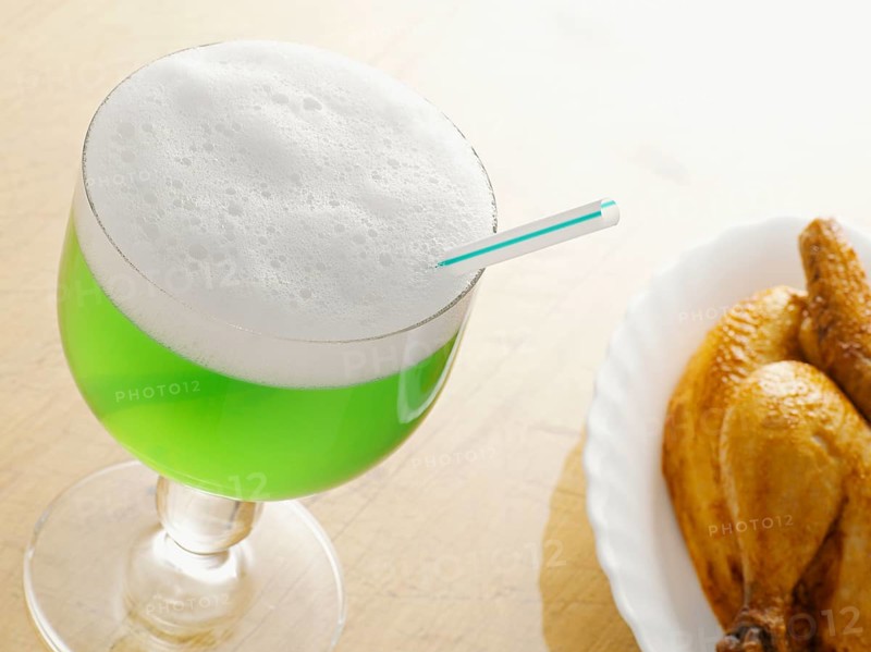 Green Berliner Weisse beer next to a grilled chicken