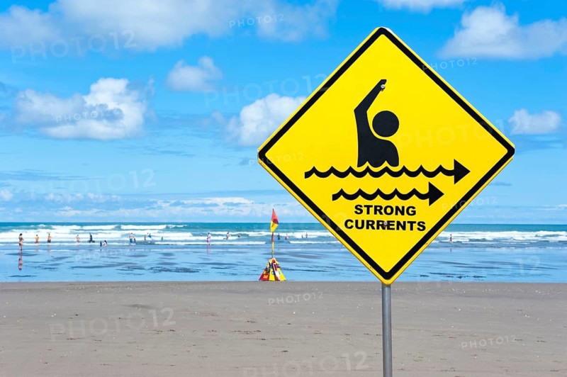 Warning sign 'strong currents'