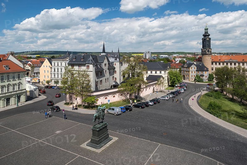 Platz der Demokratie square with Carl August monument